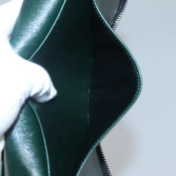 LOUIS VUITTON Taiga Travel Case Epicea LV Auth - Picture 15 of 16